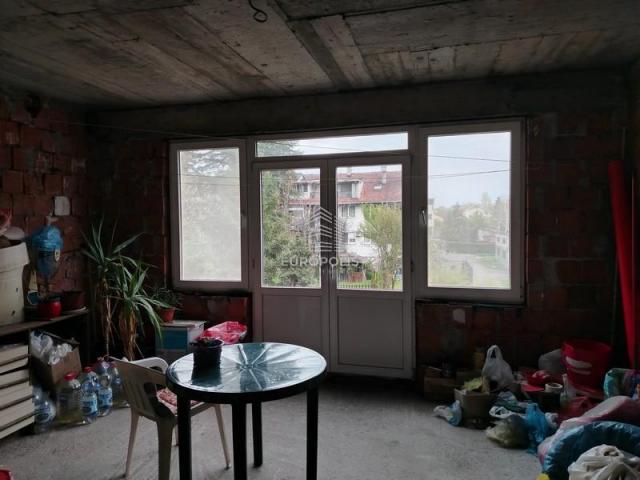 Hitno! Namešten trosoban stan 69+8m2 sa dvorištem ID#7400