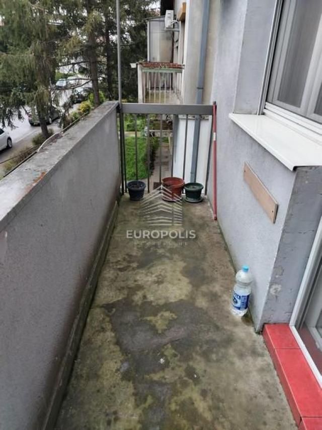Hitno! Namešten trosoban stan 69+8m2 sa dvorištem ID#7400