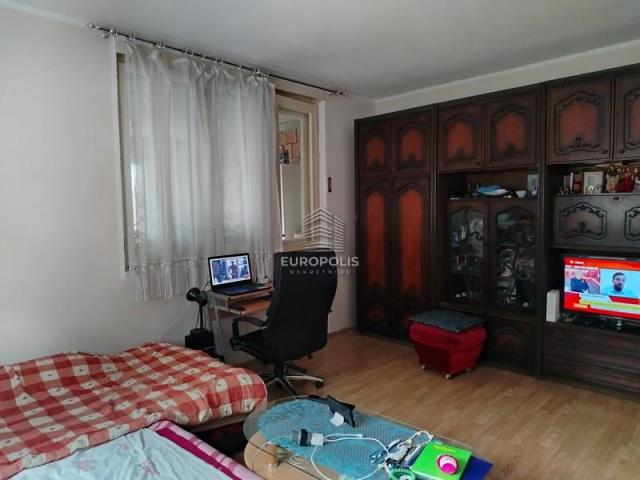 Hitno! Namešten trosoban stan 69+8m2 sa dvorištem ID#7400