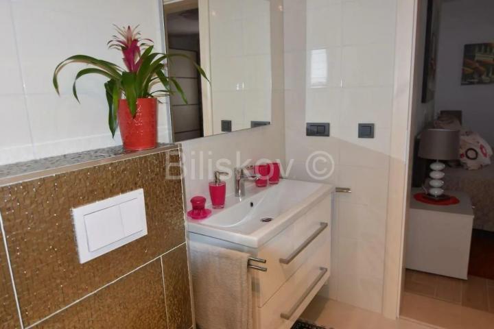 Okrug Gornji, apartmanska kuća s otvorenim pogledom