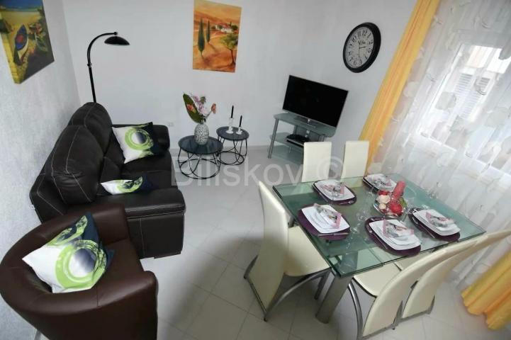 Okrug Gornji, apartmanska kuća s otvorenim pogledom