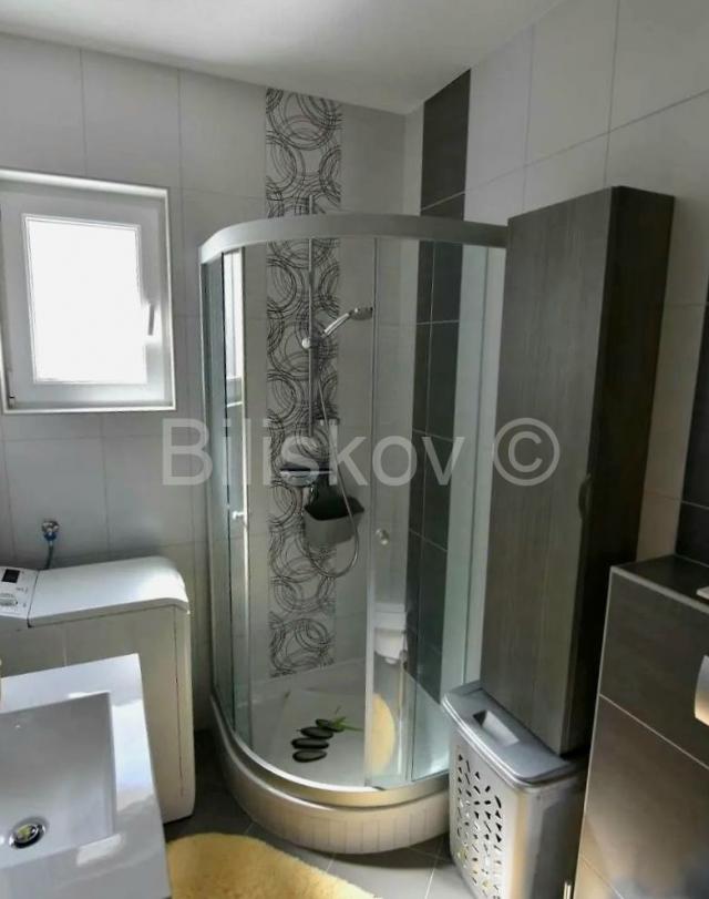 Okrug Gornji, apartmanska kuća s otvorenim pogledom
