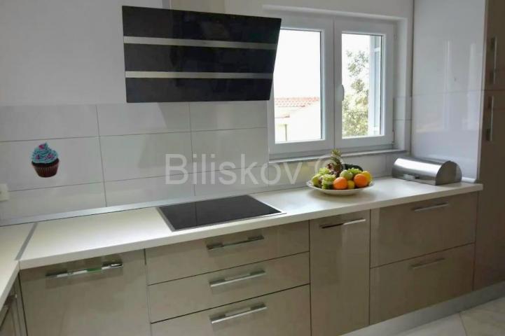 Okrug Gornji, apartmanska kuća s otvorenim pogledom