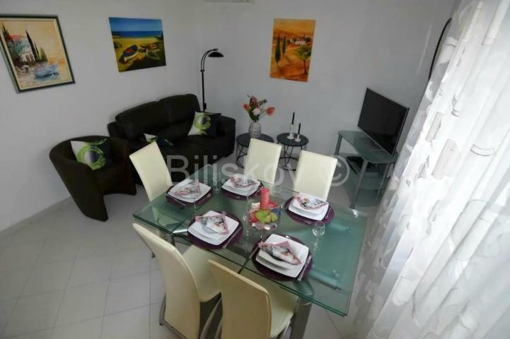 Okrug Gornji, apartmanska kuća s otvorenim pogledom