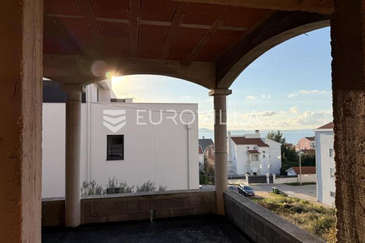 Zadar, Diklo – Kuća u roh-bau fazi s 6 stambenih jedinica i otvorenim pogledom na more