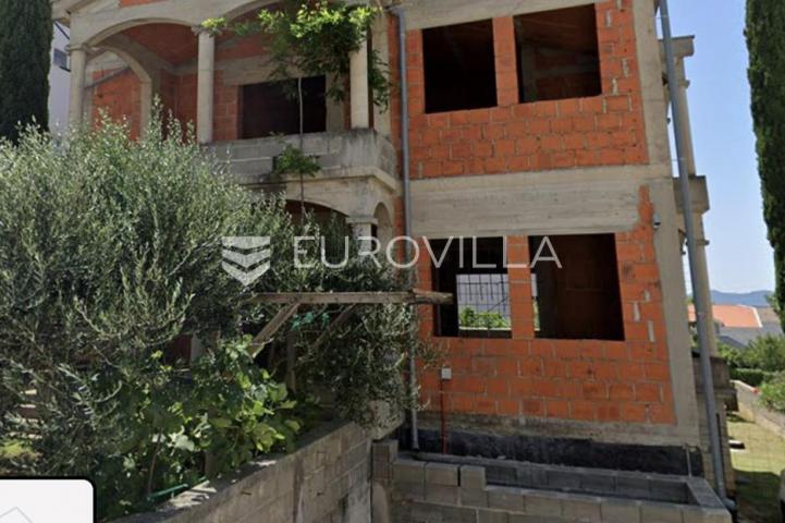 Zadar, Diklo – Kuća u roh-bau fazi s 6 stambenih jedinica i otvorenim pogledom na more