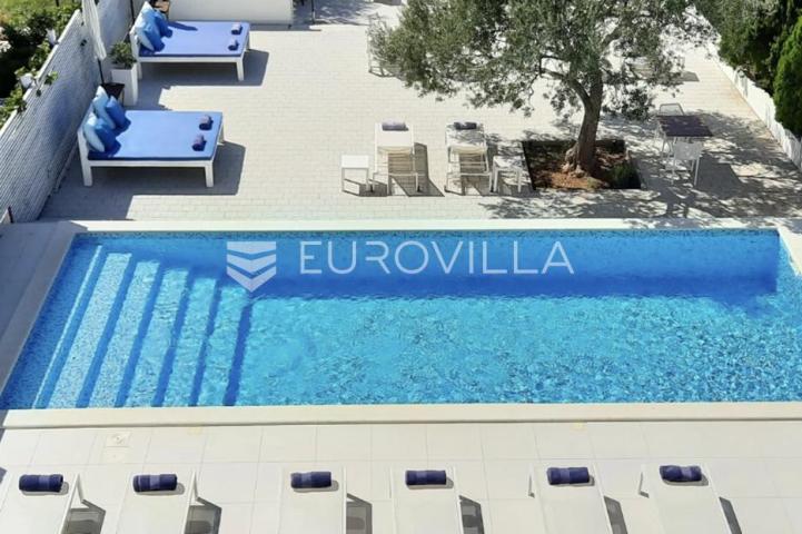 Zadar, Borik, Luksuzna stambena zgrada sa 2 bazena u funkciji turizma