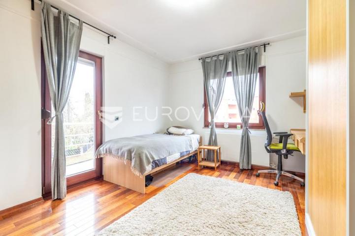 Samobor, Perivoj, luksuzna obiteljska kuća BRP 400 m2 na zemljištu od 1.680 m2 s bazenom