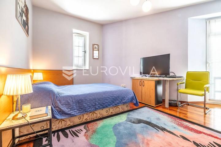 Samobor, Centar prekrasna obiteljska kuća 588 m² na parceli 920 m²
