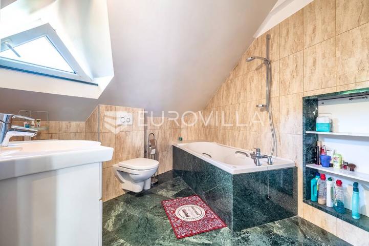 Samobor, Centar prekrasna obiteljska kuća 588 m² na parceli 920 m²