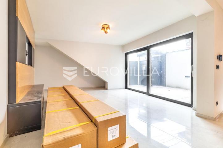 Samobor, centar, kuća površine 144 m²