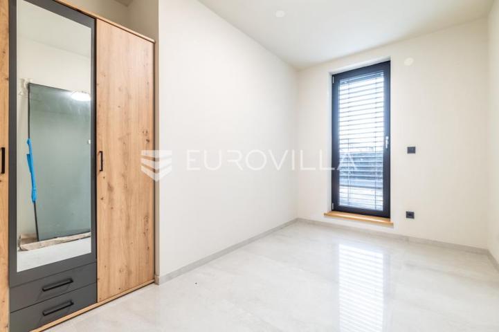 Samobor, centar, kuća površine 144 m²