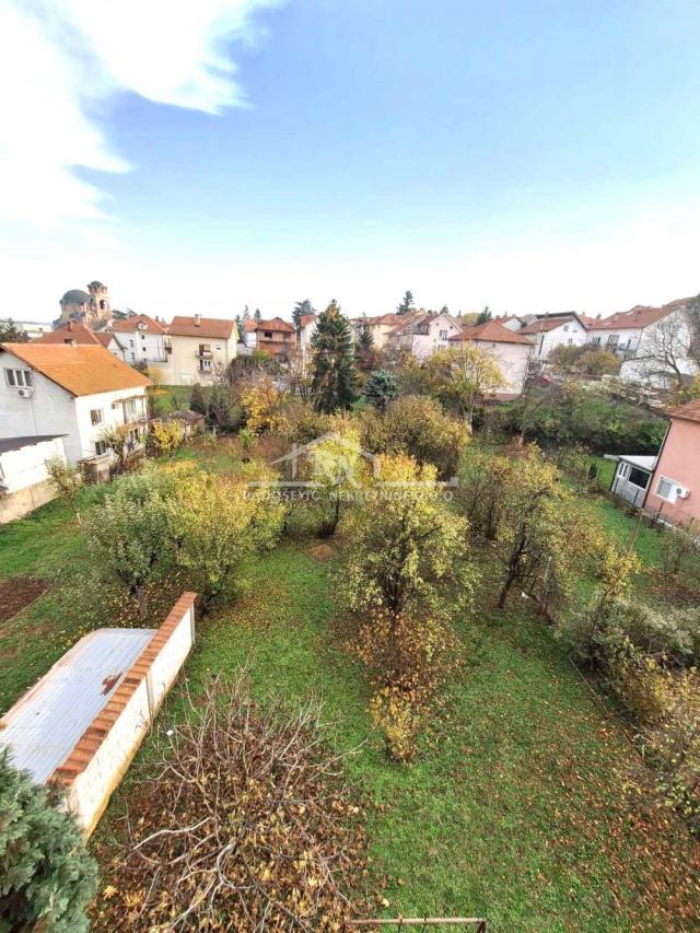 Kaluđerica, uknjižena kuća sa 4 stana,474m2,10ari ID#1556