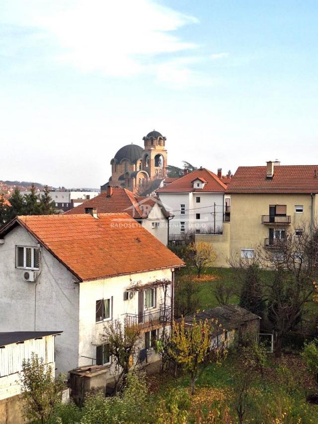 Kaluđerica, uknjižena kuća sa 4 stana,474m2,10ari ID#1556