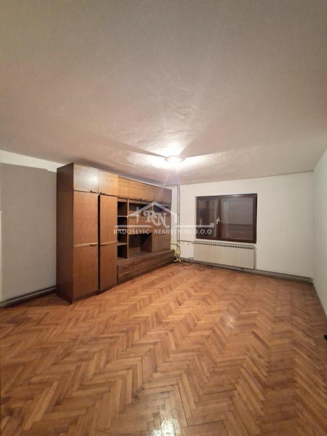 Kaluđerica, uknjižena kuća sa 4 stana,474m2,10ari ID#1556