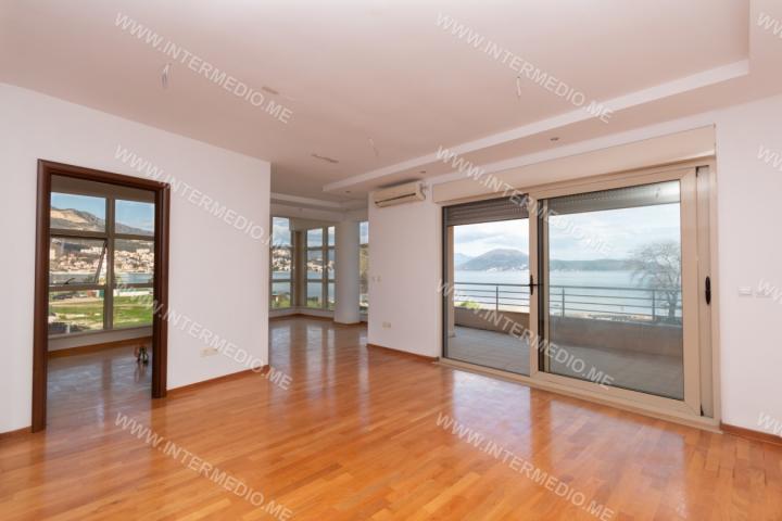 Dvosoban stan na obali mora, 126m2, Igalo, Herceg Novi