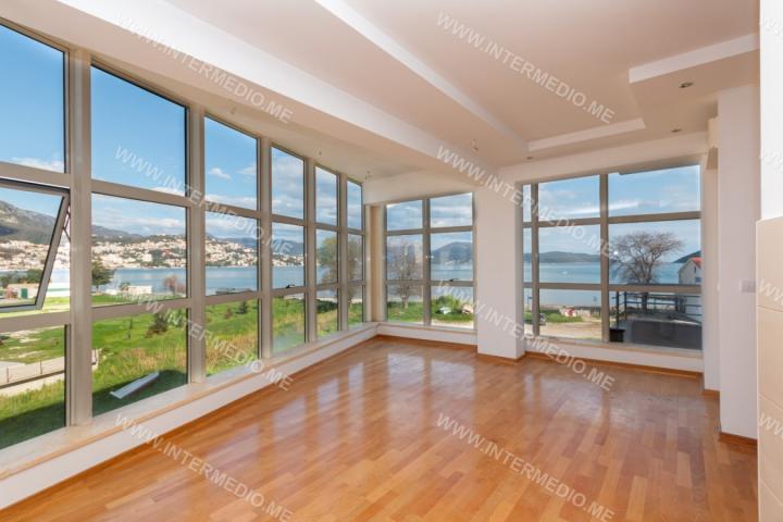 Dvosoban stan na obali mora, 126m2, Igalo, Herceg Novi
