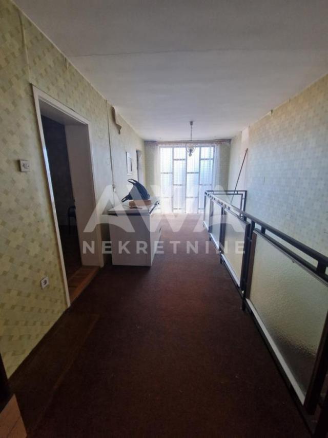 Bezdan. Kuća na sprat, 147m2, plac 11a