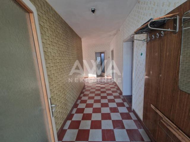 Bezdan. Kuća na sprat, 147m2, plac 11a