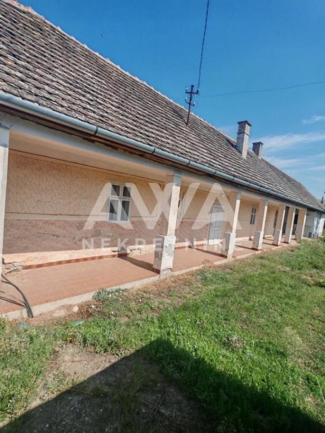 Bački Breg. Kuća u centru, 184m2, plac 12ar