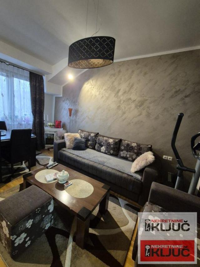 KOD IZVRŠNOG VEĆA, 40m2, Jednoiposoban, Namešten