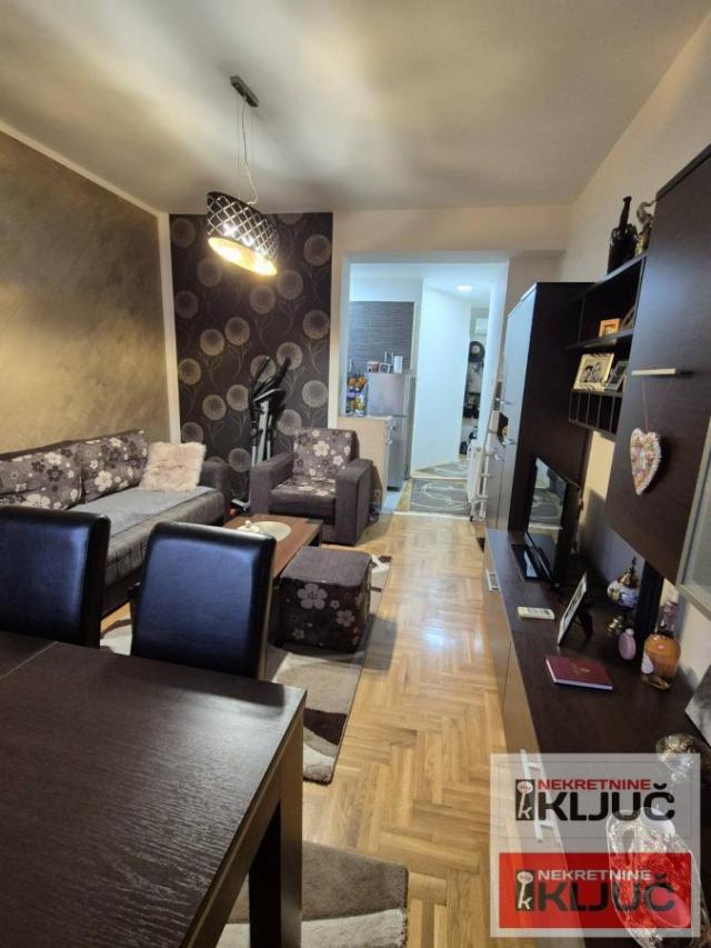 KOD IZVRŠNOG VEĆA, 40m2, Jednoiposoban, Namešten
