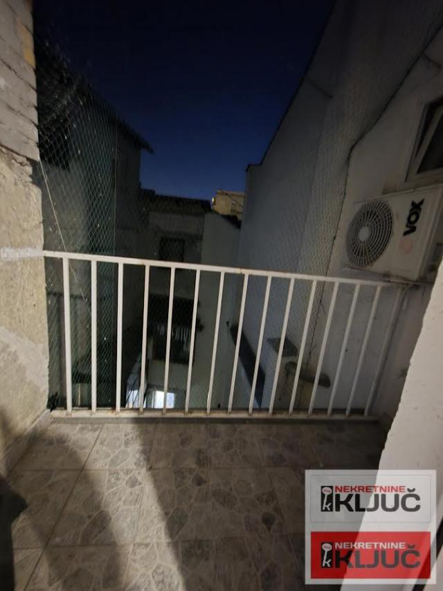 KOD IZVRŠNOG VEĆA, 40m2, Jednoiposoban, Namešten