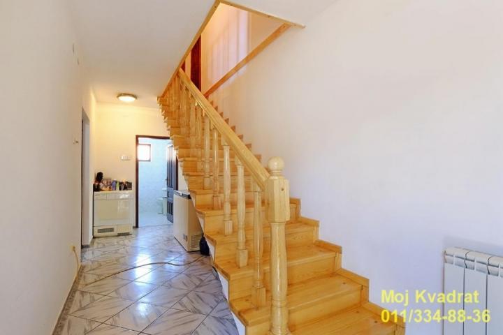 Zemun, Altina - Viktora Starčića, 273m2