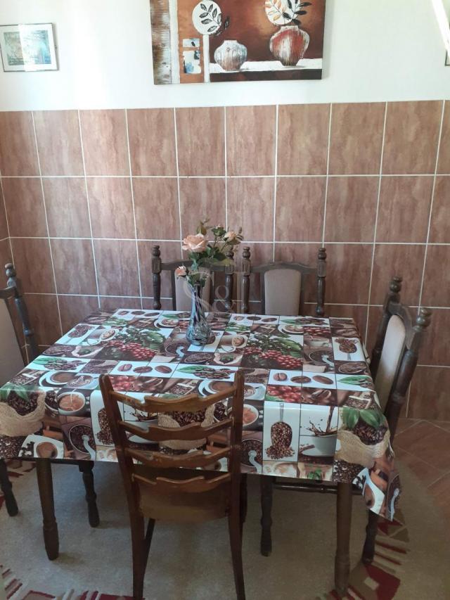KUĆA U CENTRU GRADA!