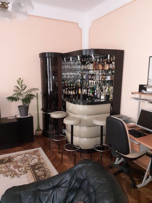 KUĆA U CENTRU GRADA!