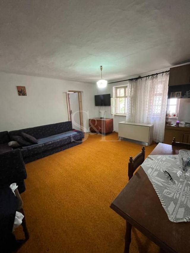 PROSTRANA KUĆA SA VELIKIM PLACEM U MLAKAMA – ŠIRI CENTAR!!!