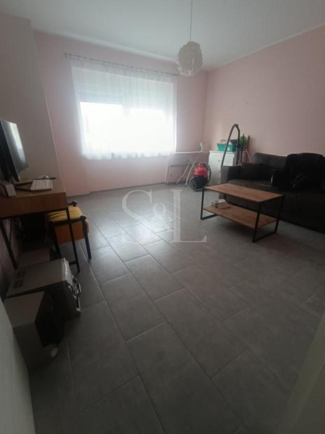 ODLIČNA PRILIKA KUĆA ŠIRI CENTAR! BEZ ULAGANJA!