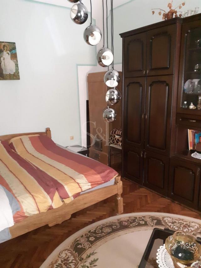KUĆA U CENTRU GRADA!