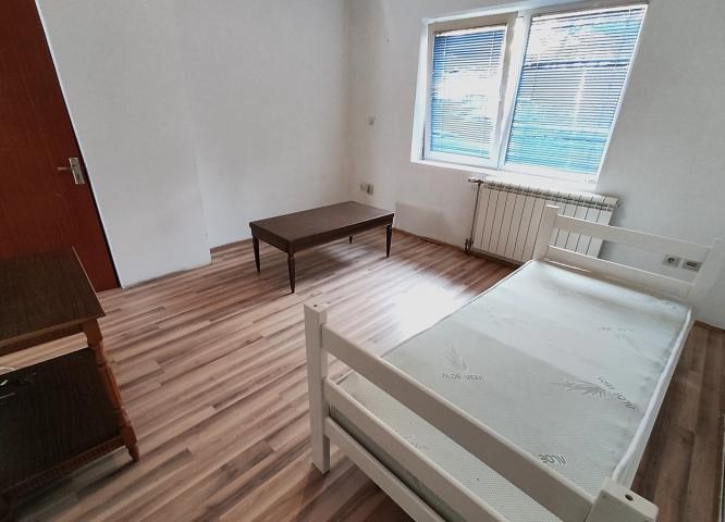 Kaluđerica, 4. 0, odmah useljiv, uknjižen, 2T i zastakljena L .. 