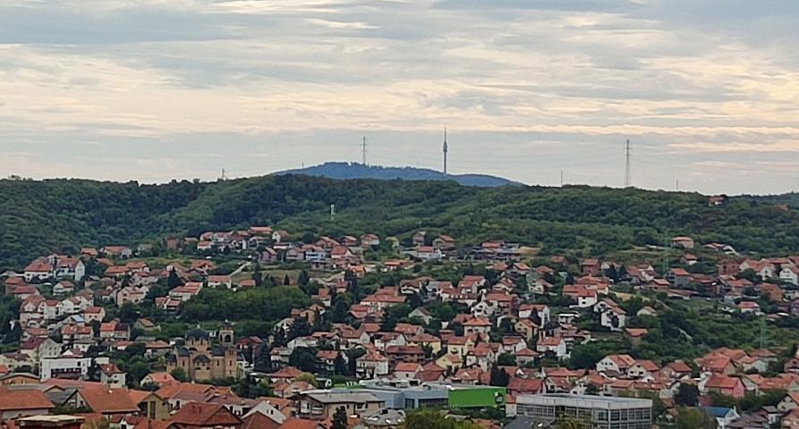 Kaluđerica, 4. 0, odmah useljiv, uknjižen, 2T i zastakljena L .. 