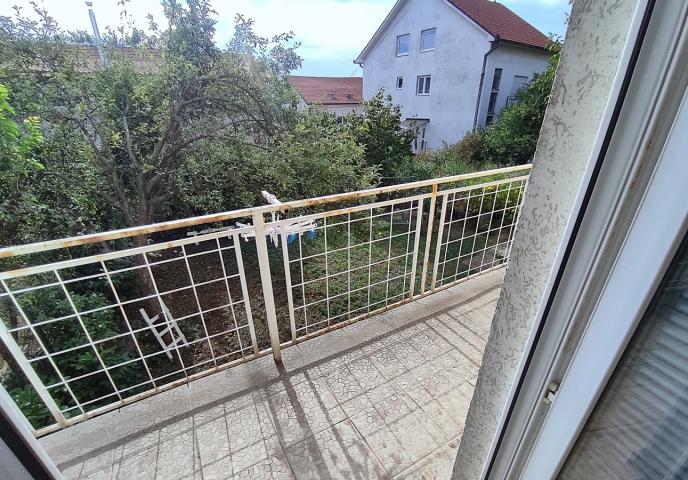 Kaluđerica, 4. 0, odmah useljiv, uknjižen, 2T i zastakljena L .. 