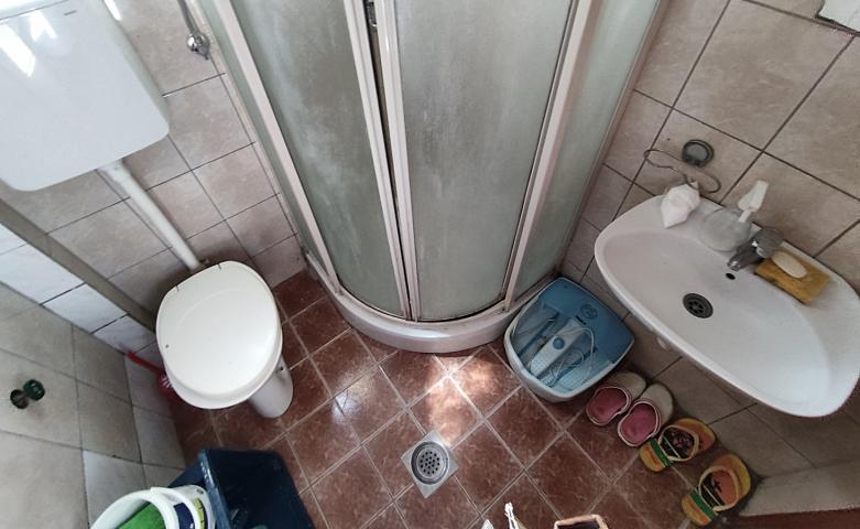 Kaluđerica, 4. 0, odmah useljiv, uknjižen, 2T i zastakljena L .. 