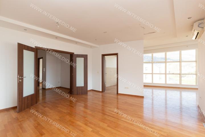 Dvosoban stan na obali mora, 126m2, Igalo, Herceg Novi