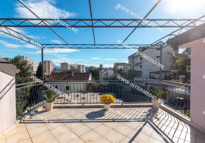 Komforan dvosoban stan, 98m2, Igalo, Herceg Novi