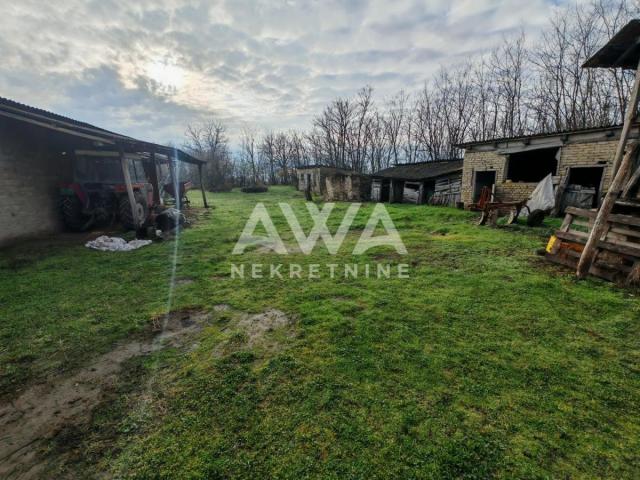 Trosobna prizemna, 133m2 plac 1567m2