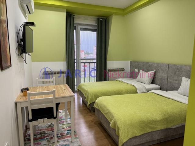 Stan 25m2  u apart zgradi sa recepcijom , kratkoročno izdavanje 50e/dan