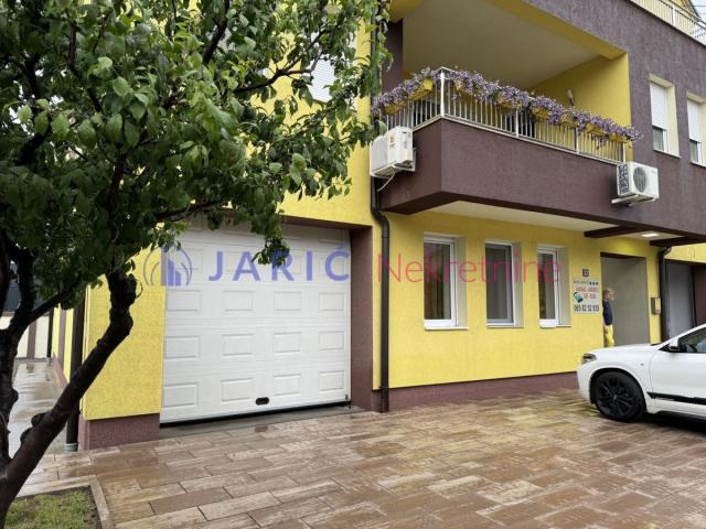 Stan 25m2  u apart zgradi sa recepcijom , kratkoročno izdavanje 50e/dan