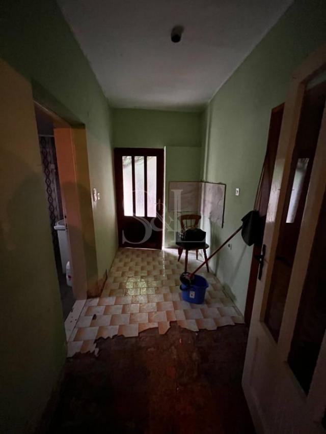 KUĆA, ČVRSTE GRADNJE U BEZDANU!!!