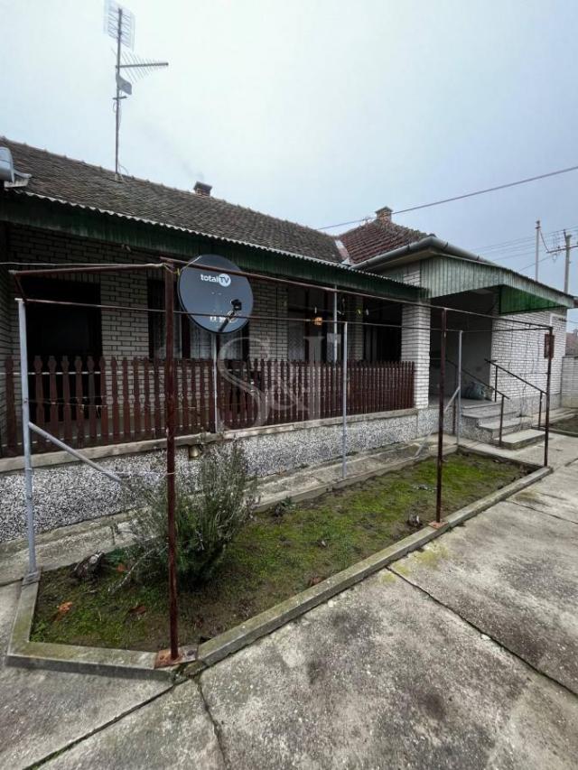 KUĆA, ČVRSTE GRADNJE U BEZDANU!!!