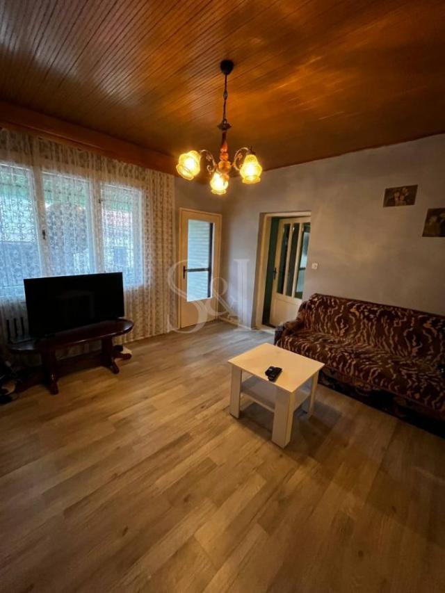 KUĆA, ČVRSTE GRADNJE U BEZDANU!!!