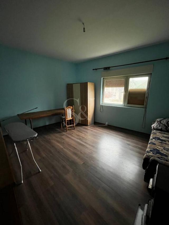 KUĆA, ČVRSTE GRADNJE U BEZDANU!!!