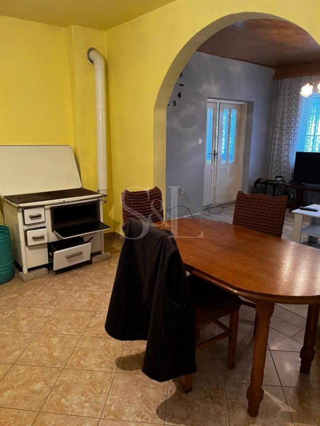 KUĆA, ČVRSTE GRADNJE U BEZDANU!!!