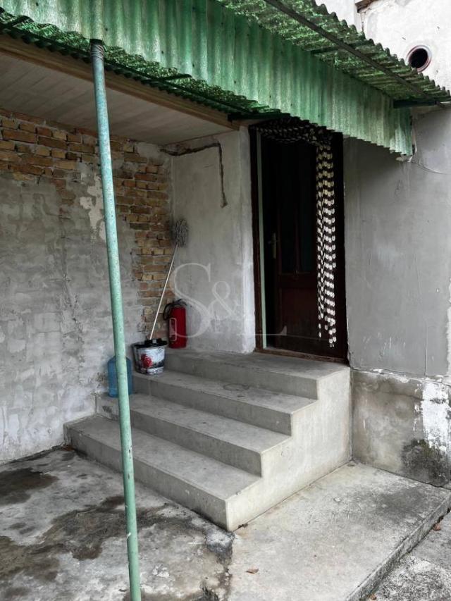 KUĆA, ČVRSTE GRADNJE U BEZDANU!!!
