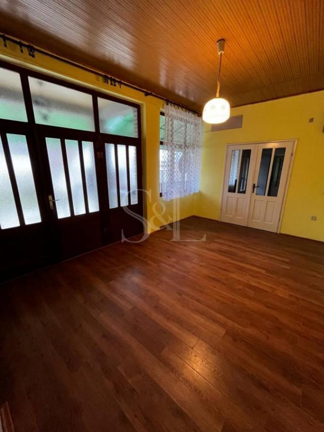 KUĆA, ČVRSTE GRADNJE U BEZDANU!!!