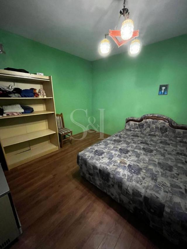 KUĆA, ČVRSTE GRADNJE U BEZDANU!!!